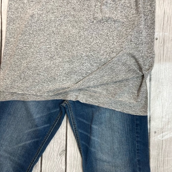 NWOT Rails Rag Hem Tee - Picture 9 of 12